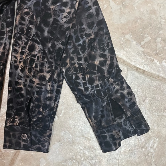 AZI Dark Leopard print button down blouse Size Small - Picture 6 of 8